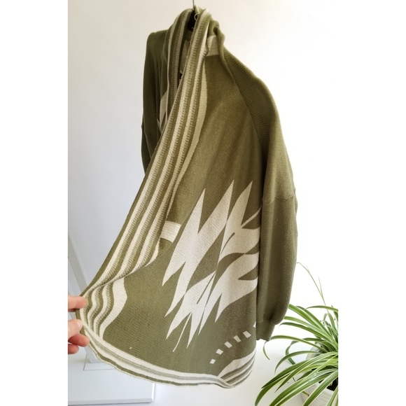 My Bajee Collection 🌿 Green and Off White Boho Aztec Flowy Cardigan Sweater Top - Picture 2 of 5